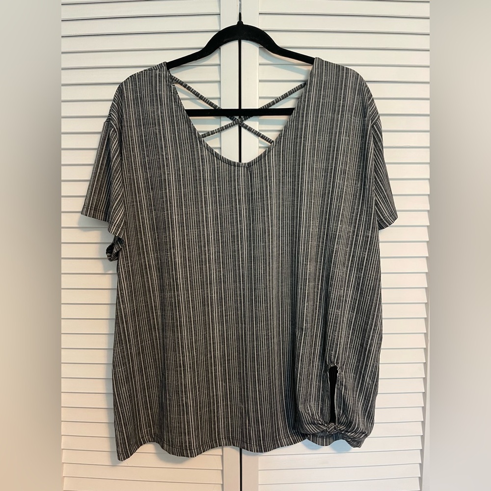 Black and White Striped Short Sleeve Top